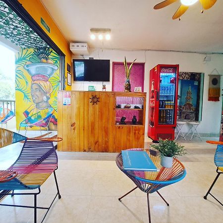 Hostel Shalom Adonai Cartagena Exteriör bild