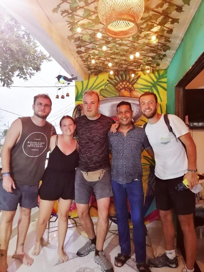 Hostel Shalom Adonai Cartagena Exteriör bild