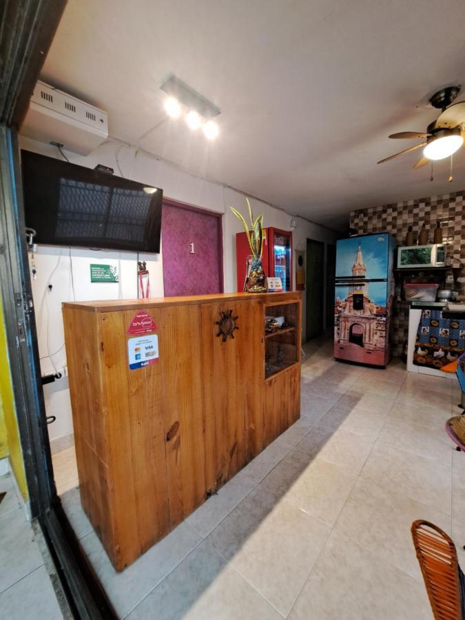 Hostel Shalom Adonai Cartagena Exteriör bild