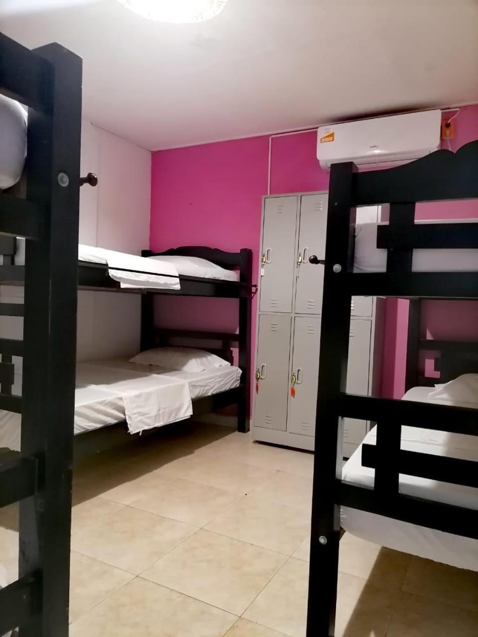 Hostel Shalom Adonai Cartagena Exteriör bild