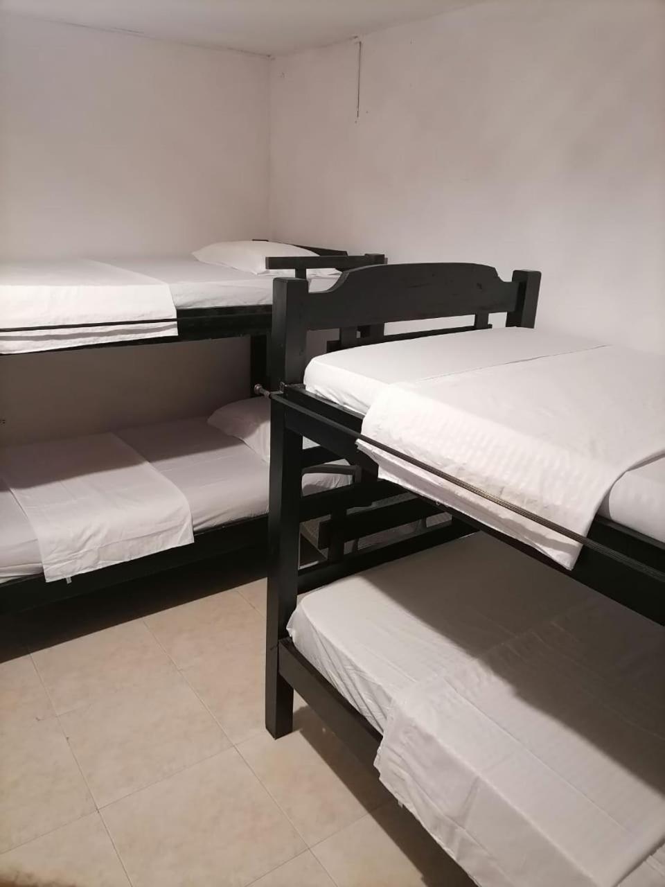 Hostel Shalom Adonai Cartagena Exteriör bild