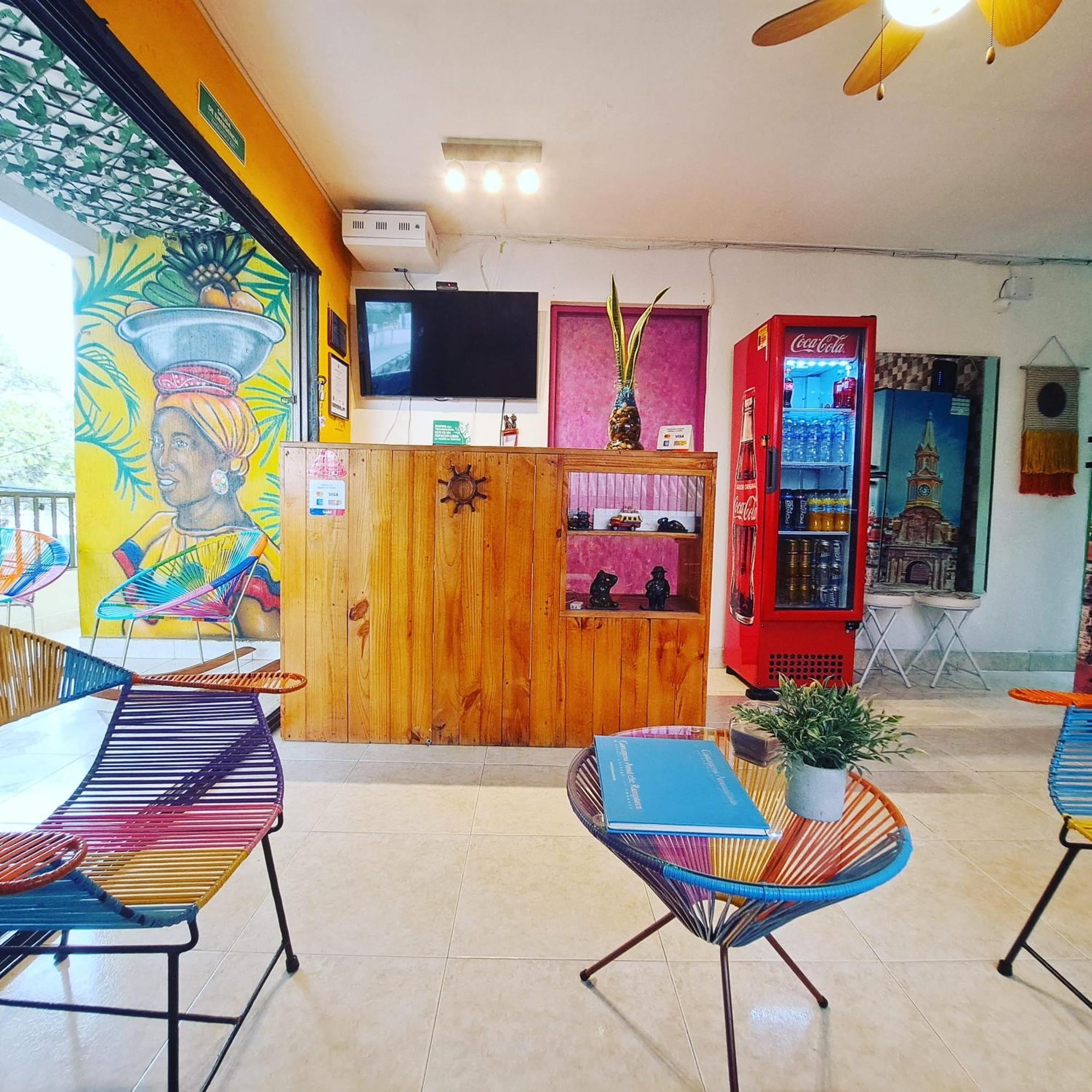 Hostel Shalom Adonai Cartagena Exteriör bild