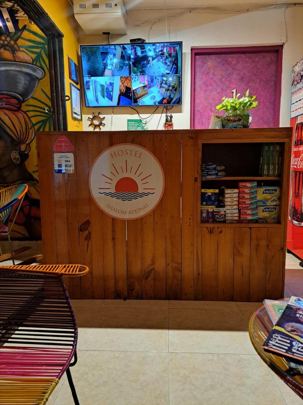 Hostel Shalom Adonai Cartagena Exteriör bild