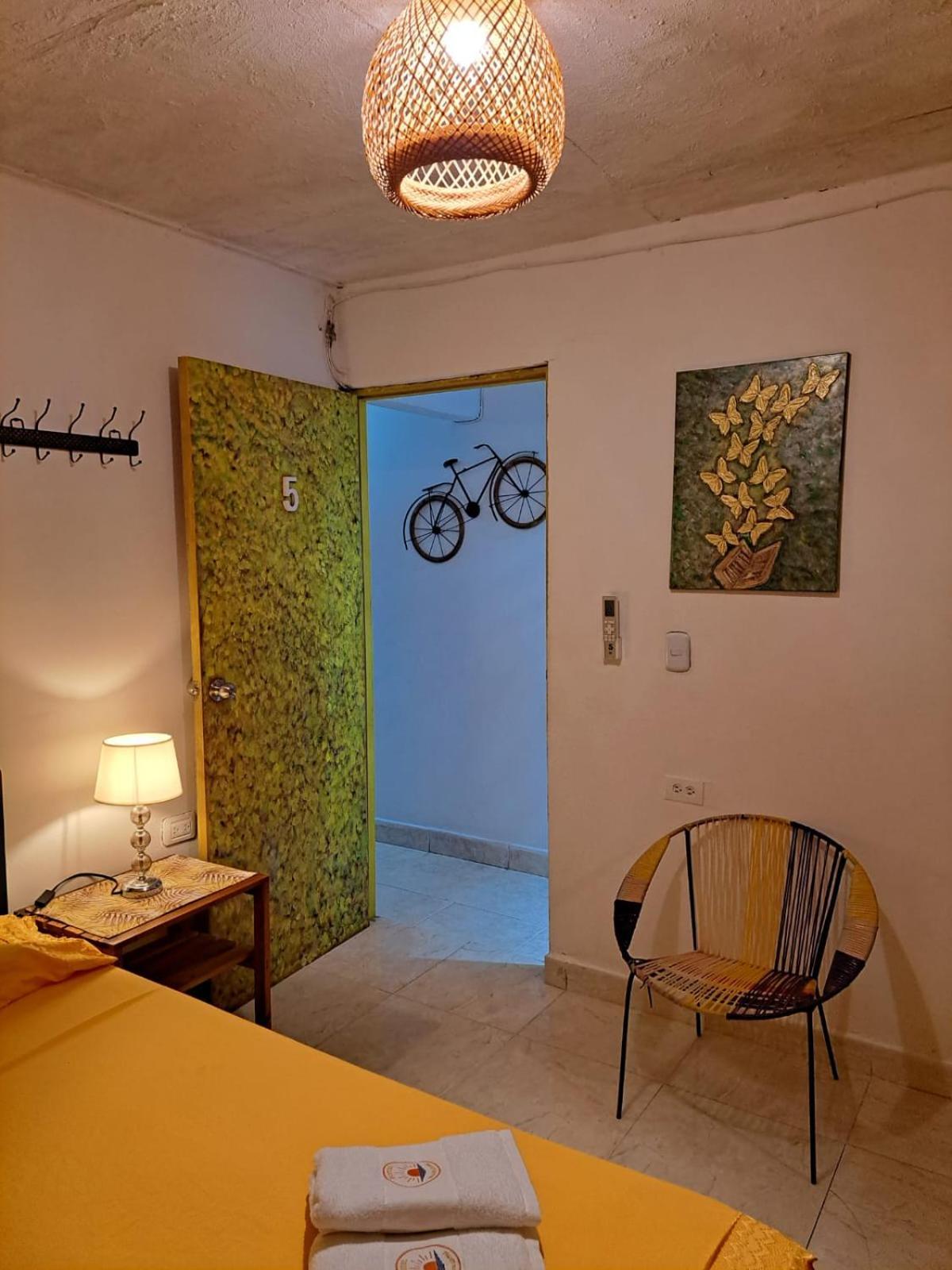 Hostel Shalom Adonai Cartagena Exteriör bild