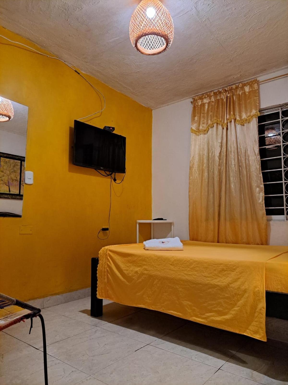 Hostel Shalom Adonai Cartagena Exteriör bild