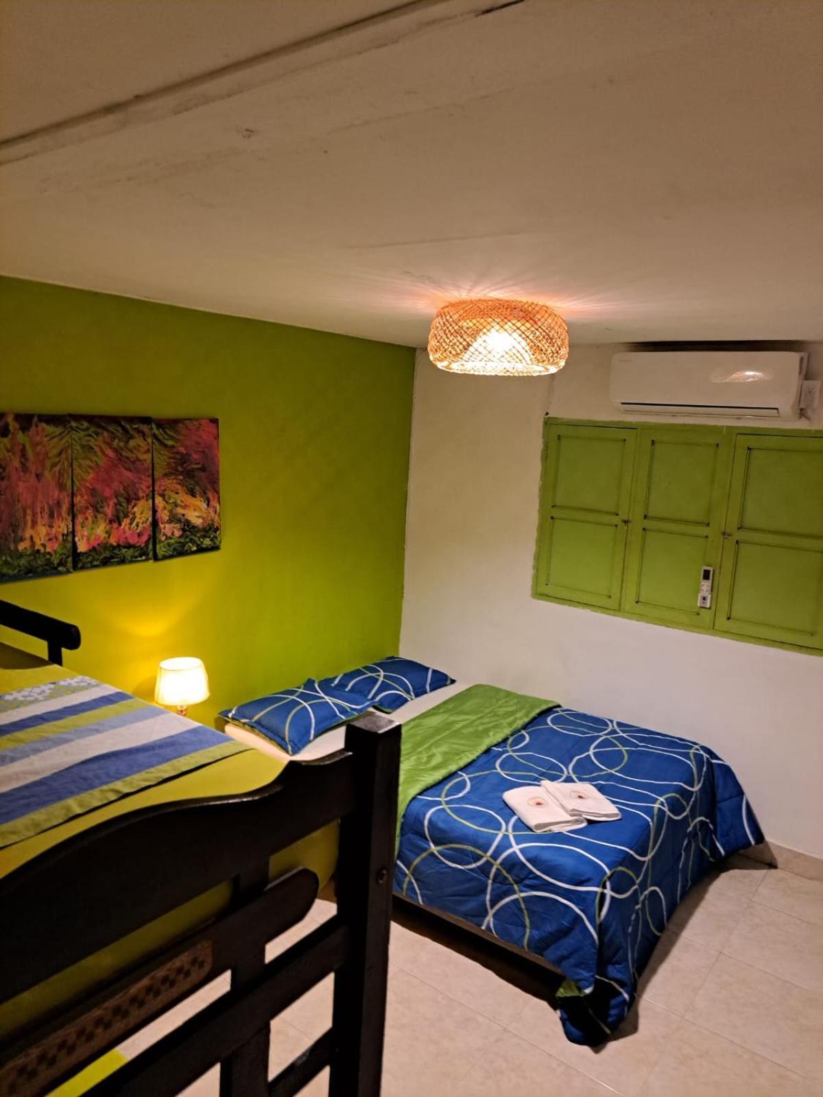 Hostel Shalom Adonai Cartagena Exteriör bild