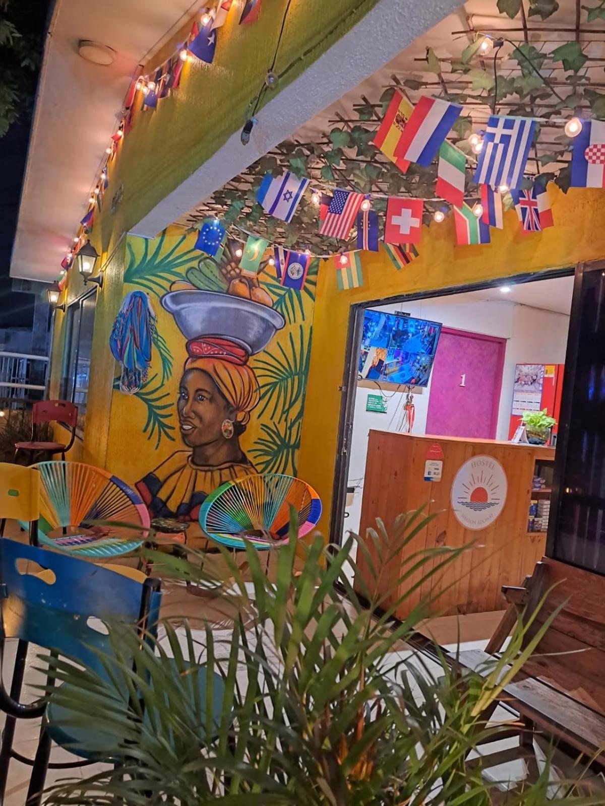 Hostel Shalom Adonai Cartagena Exteriör bild