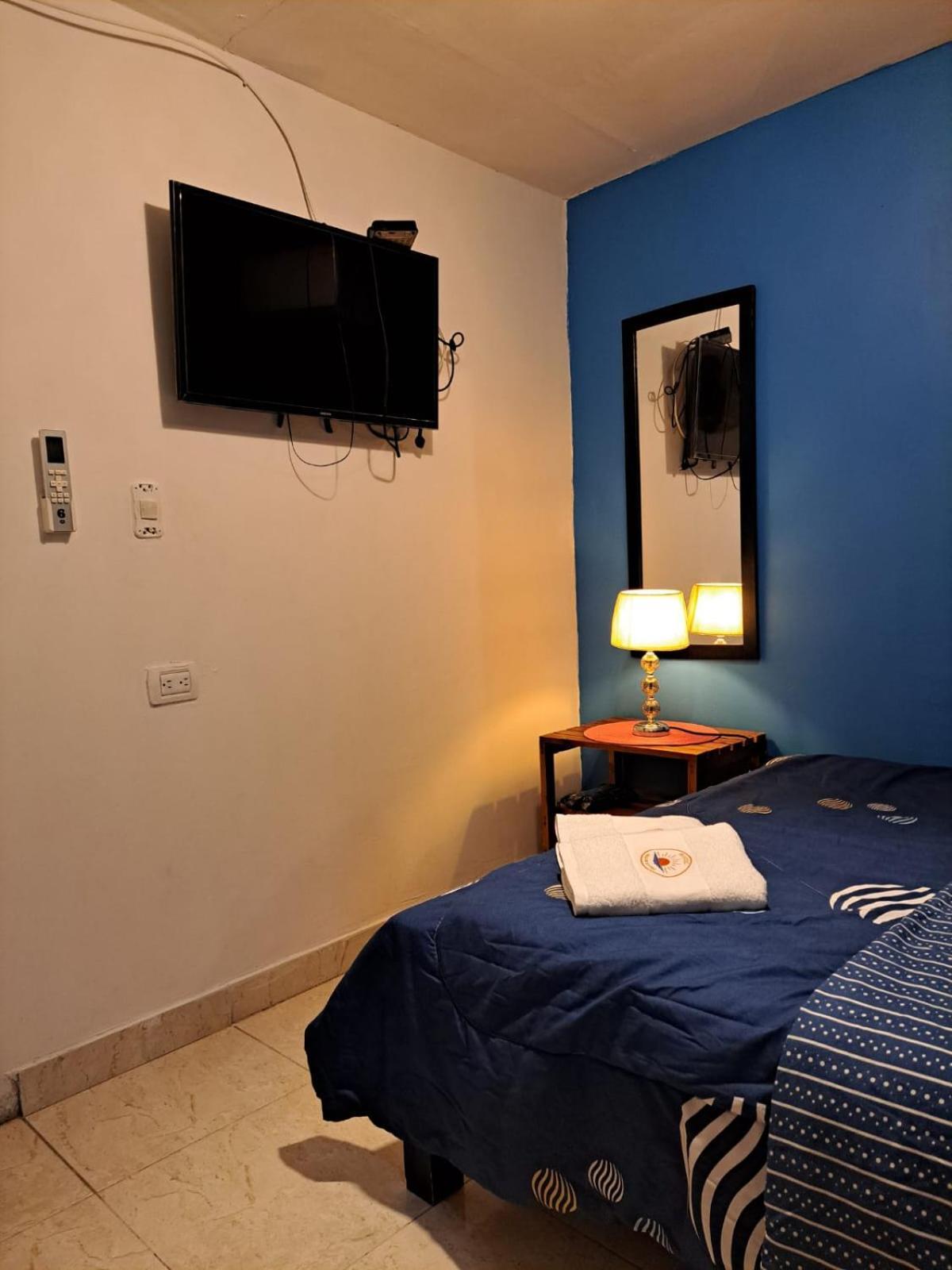 Hostel Shalom Adonai Cartagena Exteriör bild