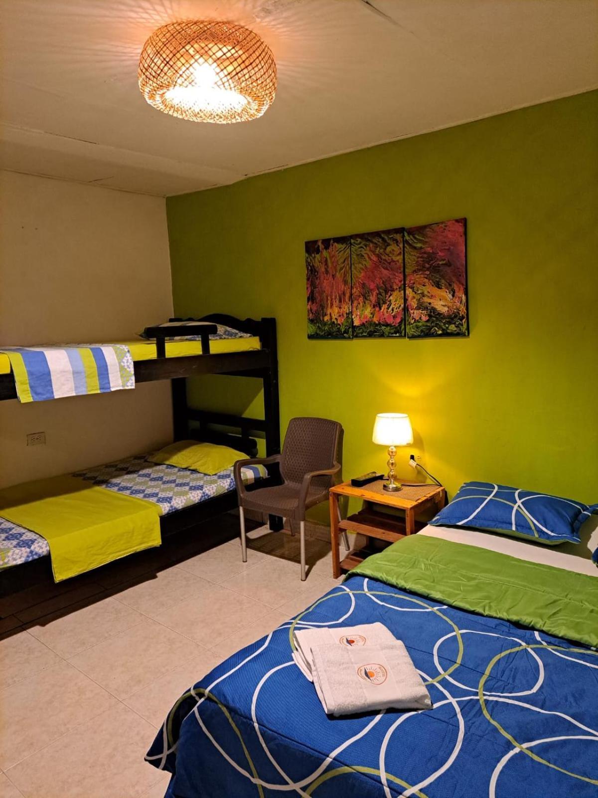 Hostel Shalom Adonai Cartagena Exteriör bild