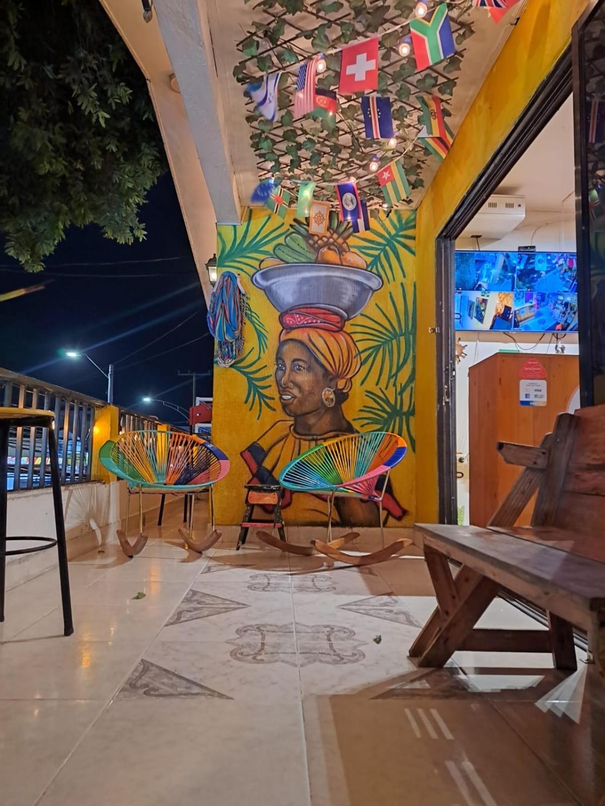 Hostel Shalom Adonai Cartagena Exteriör bild