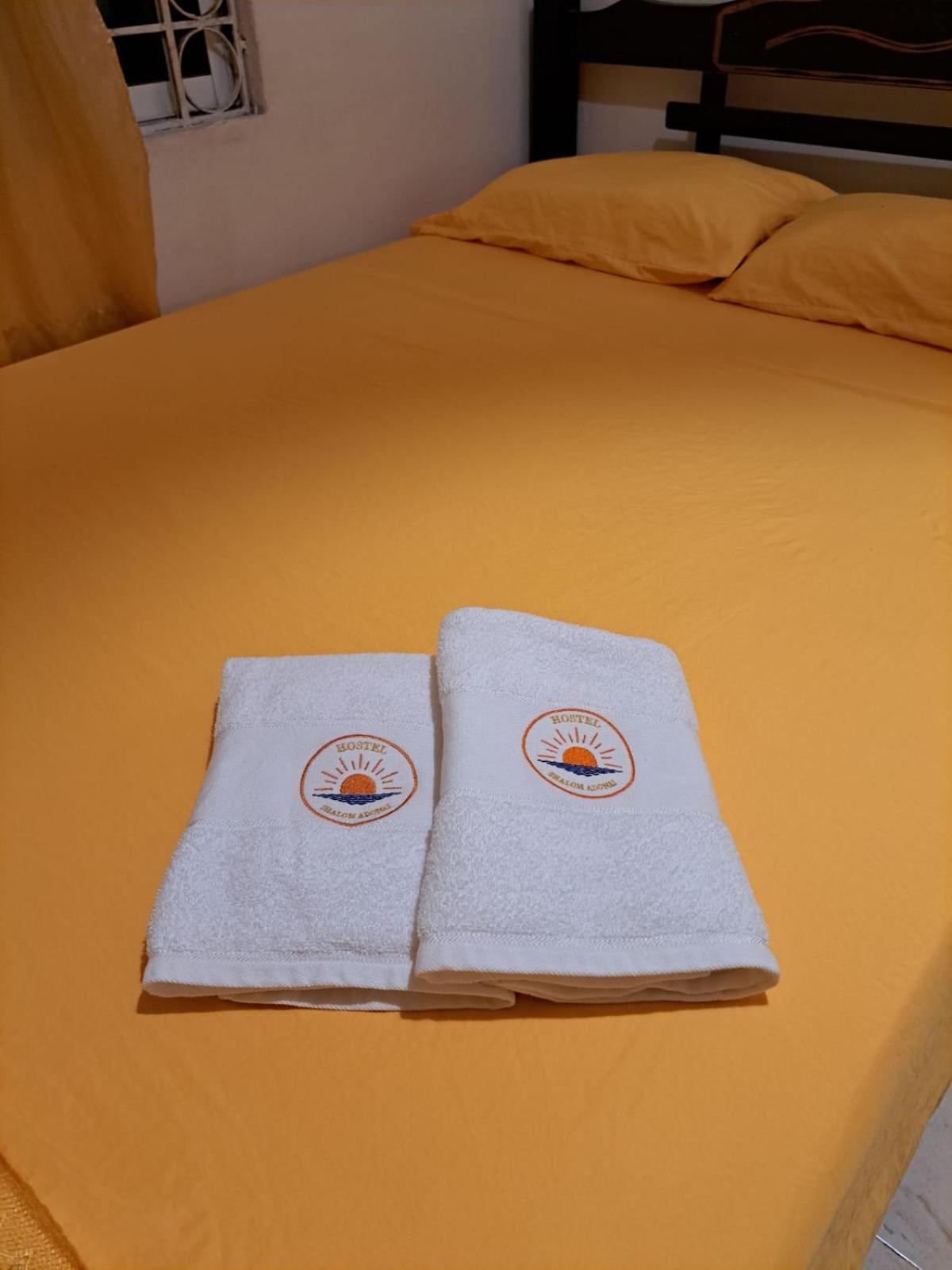 Hostel Shalom Adonai Cartagena Exteriör bild