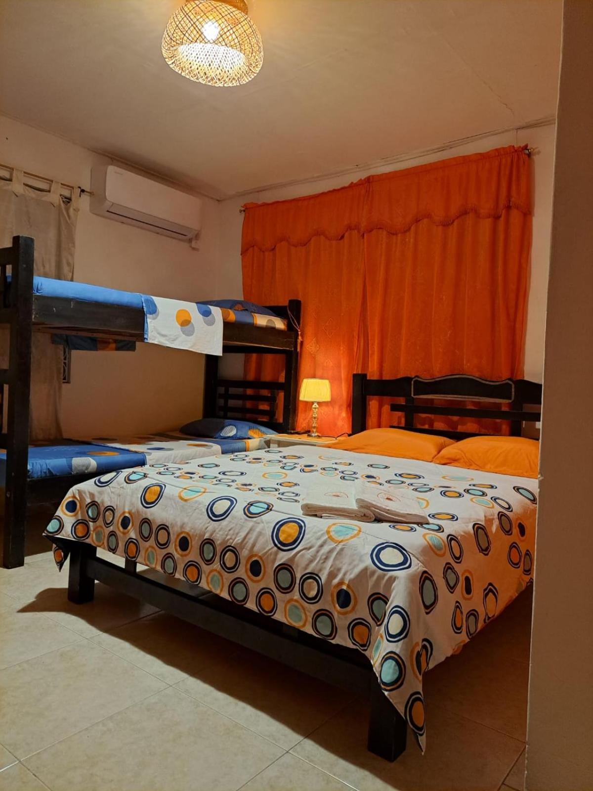 Hostel Shalom Adonai Cartagena Exteriör bild