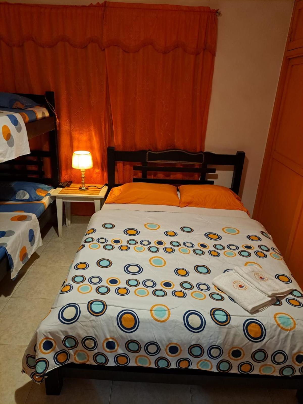 Hostel Shalom Adonai Cartagena Exteriör bild